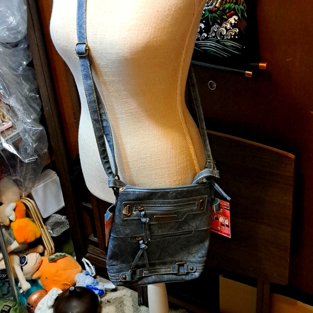 The totally hands free store mountain cross body